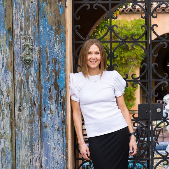 Meet your Posher, Lisa - Picture 1 of 1